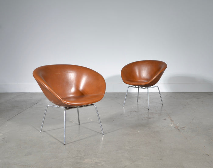 Arne Jacobsen - A Vintage Pair of Pot Chairs in Original Leather